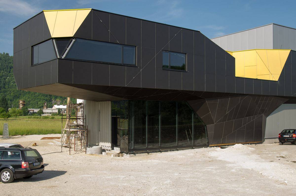 Poslovna zgrada i hala ModulGradnja Sanski Most